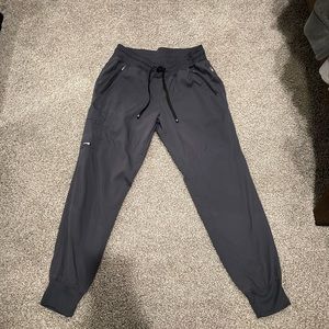 Grey’s Anatomy Jogger Scrubs in Steel